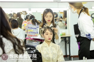 杭州化妆学校哪所好？学化妆好不好呀？