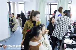 杭州化妆学校的排名，初学者怎么样去学习化妆？
