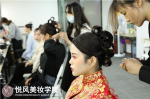 杭州学化妆做好哪些细节可以提升新娘跟妆的费用