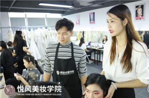 杭州学化妆该怎么去挑选正规的化妆学校？
