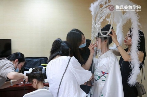 想在杭州学化妆，不知道怎么选化妆学校?
