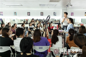在杭州想要学习化妆，哪家化妆培训学校比较好呢？