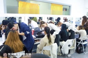 初中毕业可以学化妆吗？如何学化妆？