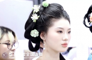 杭州出名的化妆、美甲培训学校有哪些？