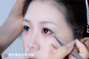 你的美妆才华，悦风美妆帮你变现！